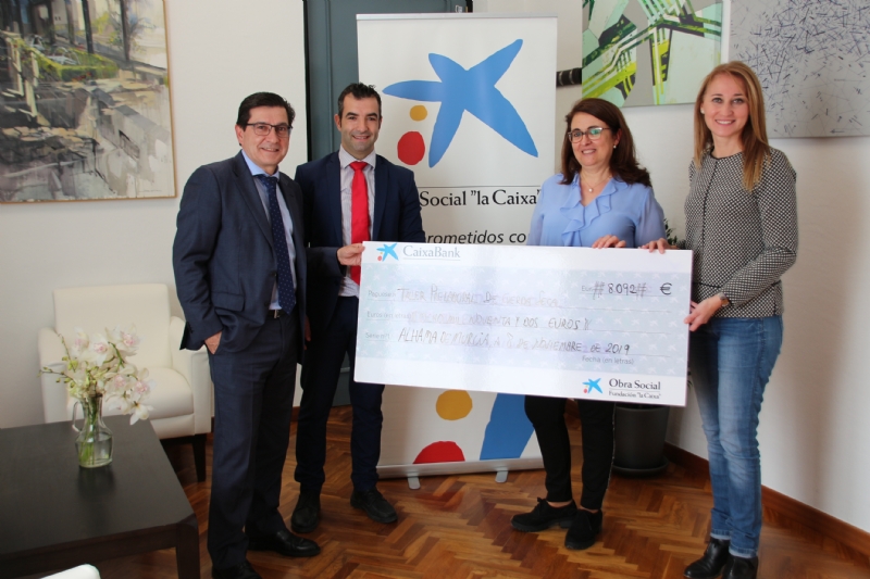 Obra Social La Caixa dona 8.000 euros al Ayuntamiento para fines sociales
