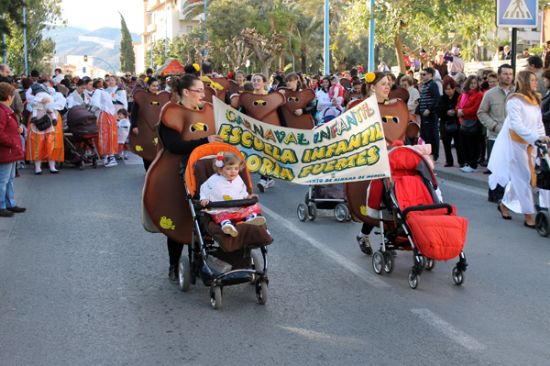 El desfile de Carnaval Infantil rene a cientos de nios por las calles del municipio