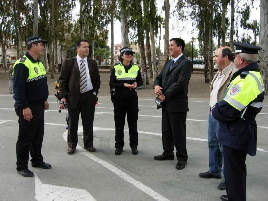 Una delegación de Chile visita Alhama interesada por el Parque Infantil de Tráfico