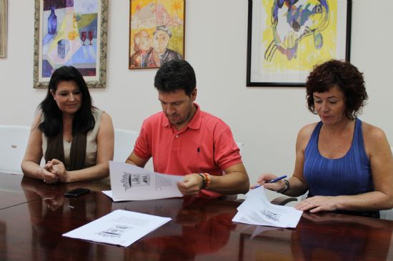 El Ayuntamiento de Alhama firma un convenio para la acogida de nios saharauis por familias alhameas 
