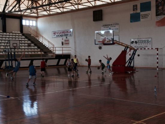 Comienza el I Campus CB Alhama de baloncesto