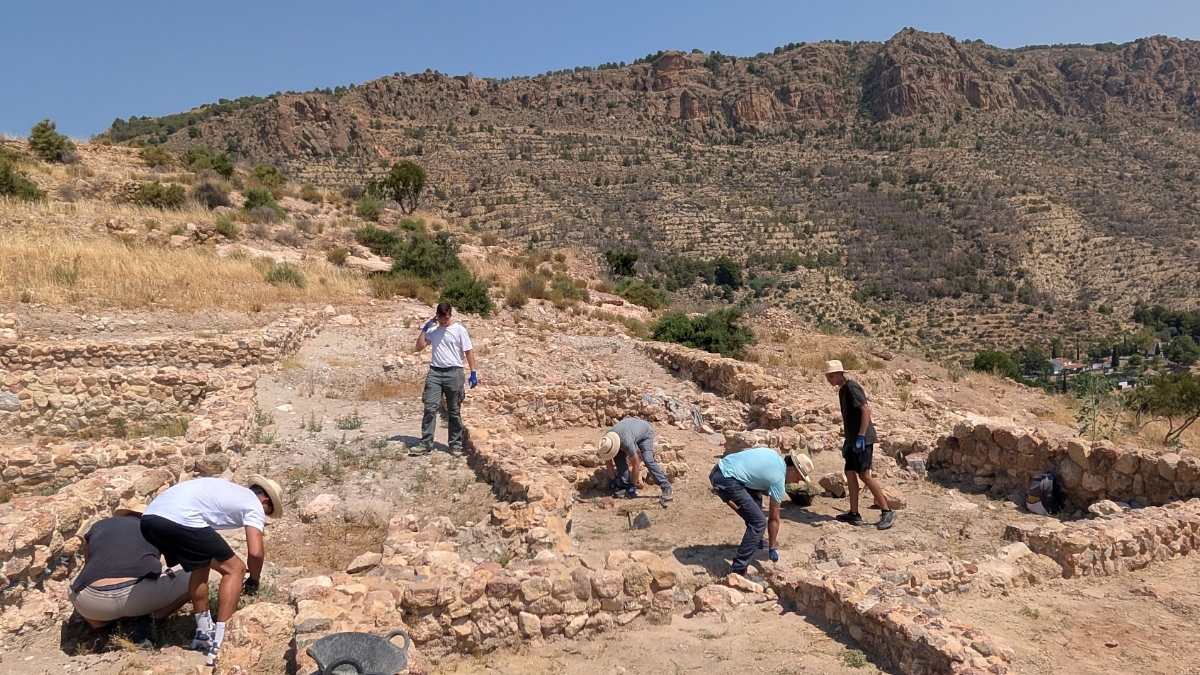 Arranca el campo de trabajo de arqueologa en Alhama con excavaciones en el Cabecico Redondo y Las Paleras