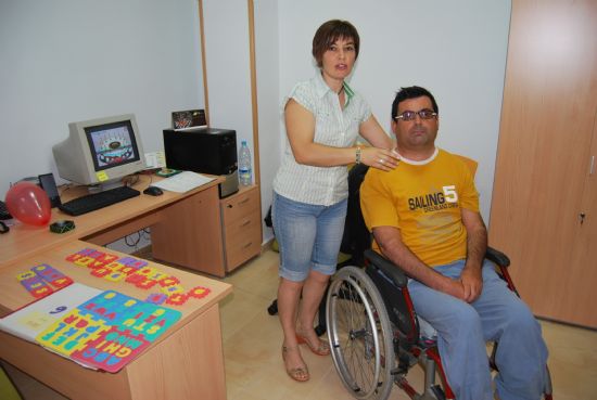 Se firma un convenio de colaboracin con la Fundacin F Munuera con el fin de facilitar la vida a personas con discapacidad