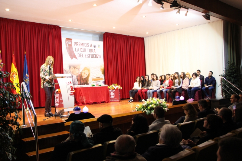 Los Premios a la Cultura del Esfuerzo reconocen el trabajo de una veintena de alumnos
