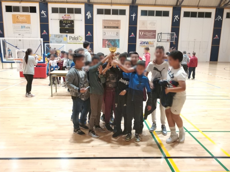 Gins Daz y Ricardo Codornu se alzan con la victoria del baloncesto alevn escolar