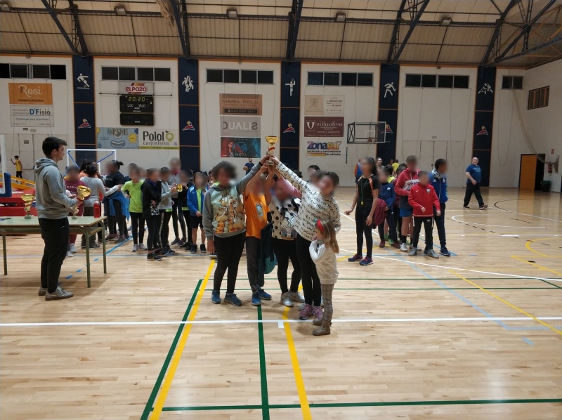 Gins Daz y Ricardo Codornu se alzan con la victoria del baloncesto alevn escolar