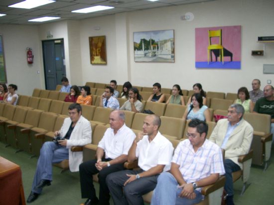 El vicerrector de Extensin Universitaria de la Universidad del Murcia y el alcalde inauguran los cursos que la Universidad del Mar imparte en Alhama 
