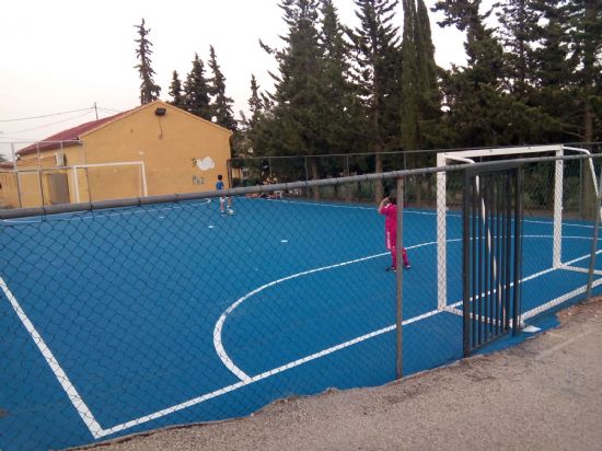 Restaurada la pista polideportiva de El Berro con un tratamiento de ltima generacin