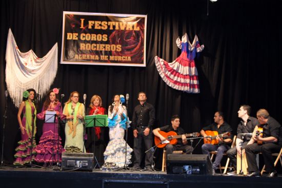 El teatro cine Velasco acoge el I Festival de Coros Rocieros 