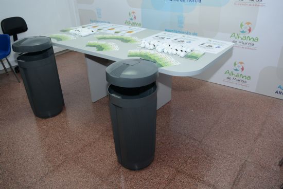 El Ayuntamiento realiza una nueva inversión en su campaña “Alhama limpia entre todos”