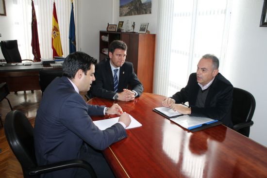 Alejandro Zamora, director general del SEF, visita Alhama para potenciar la colaboracin entre el Ayuntamiento y la Consejera