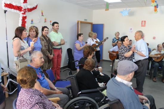 El Centro de Da para personas mayores celebra su sexto cumpleaos