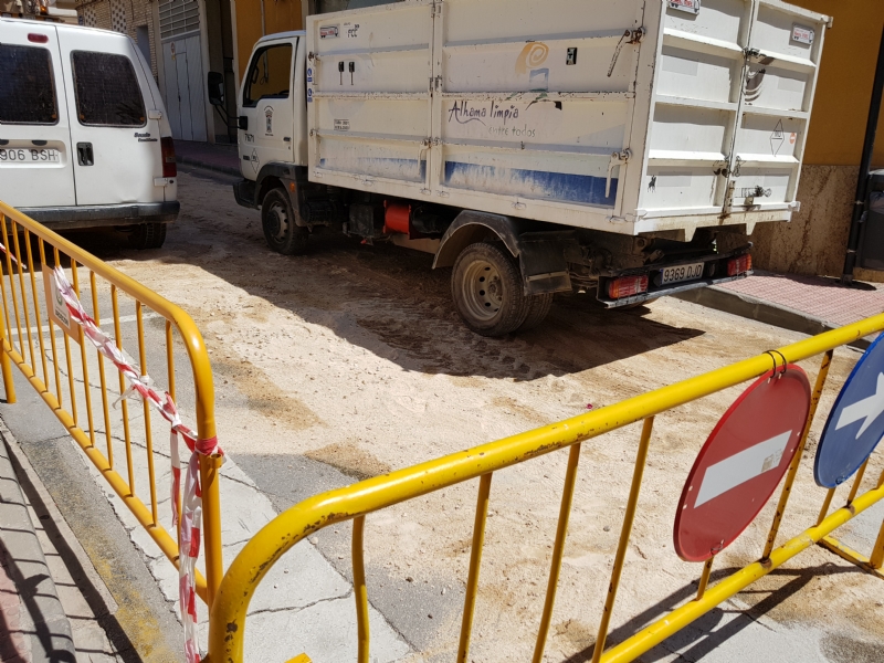 Cortada al trfico la calle Snchez Vidal por un derrame de gasoil 
