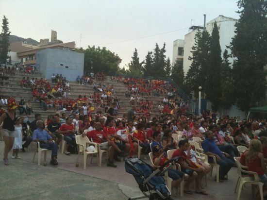 Multitud de aficionados que se congregaron en el Auditorio Municipal