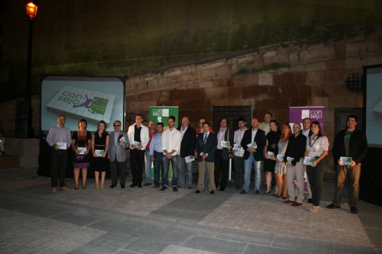 El Ayuntamiento de Alhama recoge un premio otorgado por el Consejo de la Juventud de Lorca