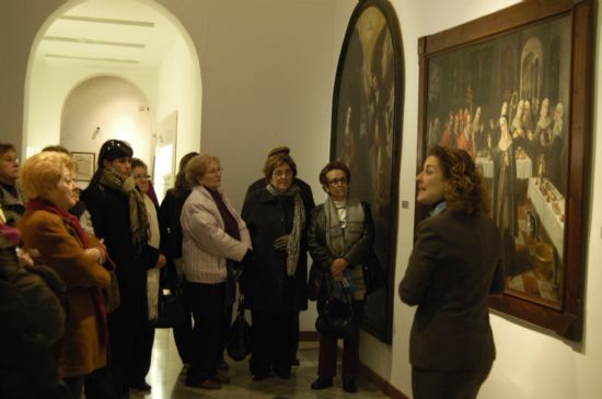Ms de cincuenta personas de la localidad visitaban algunos de  los monumentos  emblemticos de Murcia este fin de semana