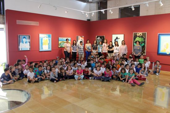 Los nios de Infantil del C.P. Sierra Espua estudian a Mara Dolores Andreo y su obra a travs de la exposicin del Museo y El Psito y gracias a una iniciativa de las docentes de Infantil