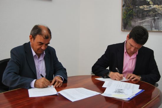 El Ayuntamiento y UCOMUR firman un acuerdo para la promocin de la economa social, el empleo y el desarrollo local