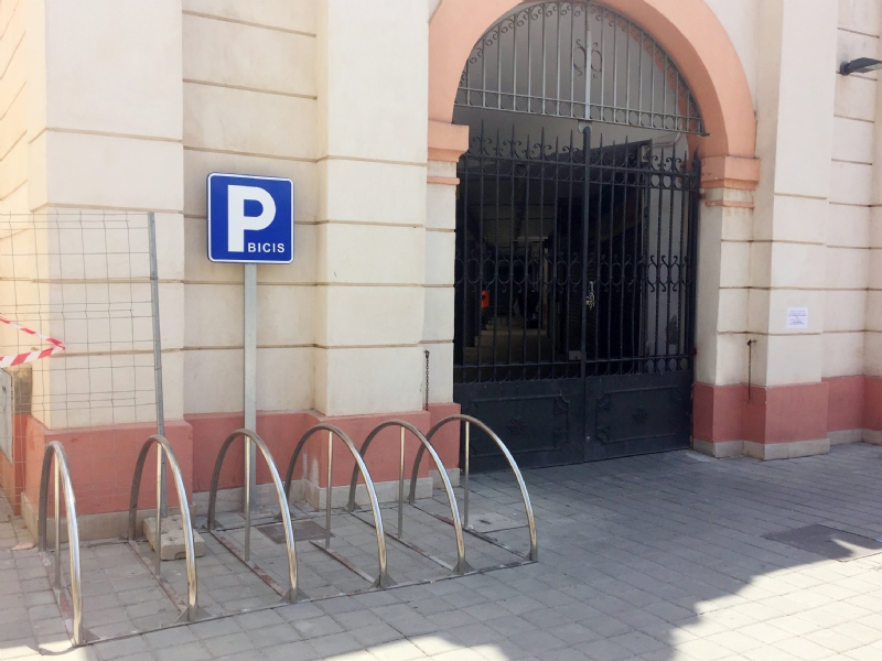 Nuevos aparcamientos para bicicletas y motos en Alhama