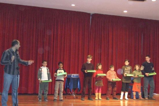 El pasado domingo se entregaron en la Casa de Cultura los Premios de la Biblioteca Infantil a los Lectores de 2006 en el inicio del ciclo AlhaMagica