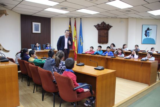 Alumnos del colegio Sierra Espua visitan el Ayuntamiento