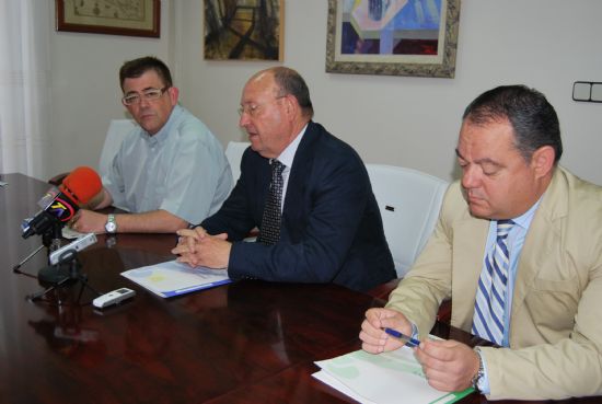 El Ayuntamiento entrega a la Junta de Cofradas 48.000 euros para sufragar los gastos de la Semana Santa  