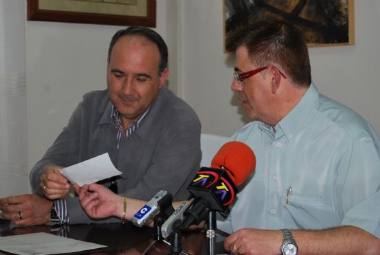 El Ayuntamiento entrega a la Junta de Cofradas 48.000 euros para sufragar los gastos de la Semana Santa  