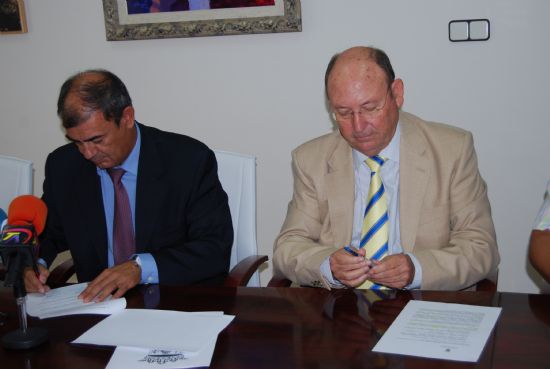 El Ayuntamiento firma un convenio de colaboracin con UCOMUR para el fomento del empleo y la economa social en Alhama