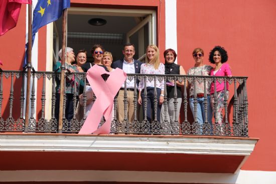 Alhama se viste de rosa contra el cáncer