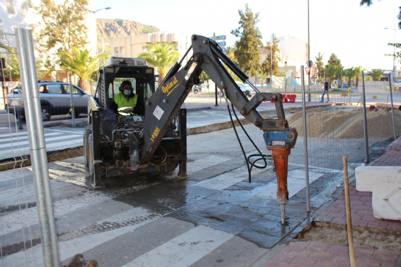 Obras de emergencia de renovacin de redes en la avenida Gins Campos