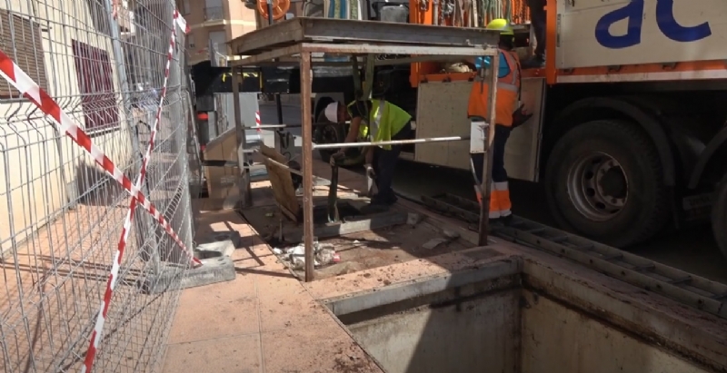 Dan comienzo las obras de acondicionamiento de contenedores soterrados en Alhama de Murcia