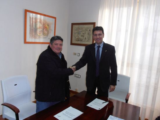 El Ayuntamiento de Alhama de Murcia firma un convenio de colaboración con la asociación La Almajara