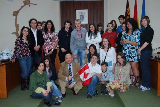 El segundo grupo de alumnos de intercambio de Canad son recibidos en el Ayuntamiento