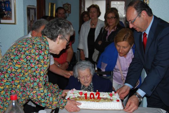 La vecina Carmen Campos llega a los 102 aos de edad
