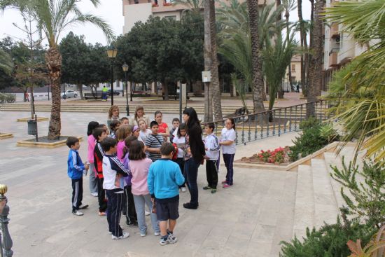 Niños del C.P. Ricardo Codorniu ocupan los lugares de concejales y alcalde y simulan un pleno 