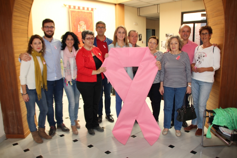 El Ayuntamiento de Alhama se tie de rosa por Da Mundial contra el Cncer de Mama