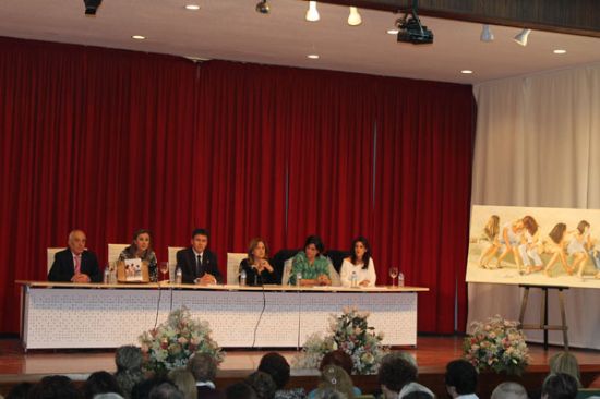 Se presenta el libro Mujeres de Alhama de Murcia con la asistencia de unas trescientas personas 