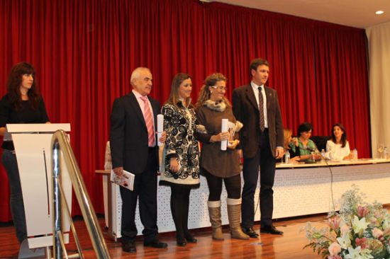 Se presenta el libro Mujeres de Alhama de Murcia con la asistencia de unas trescientas personas 