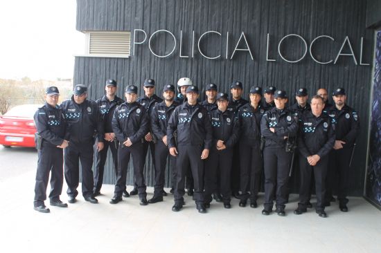Los agentes de la Polica Local ya lucen nuevos uniformes 