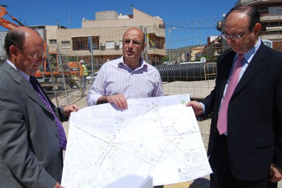 El alcalde y el edil de urbanismo visitan las obras de colectores pluviales