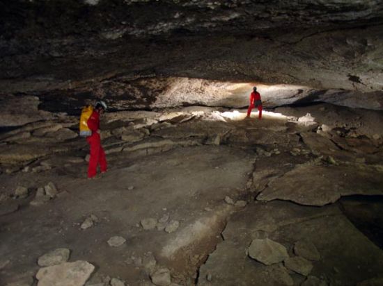 El Centro de Estudios de la Naturaleza y el Mar (CENM) presenta al Ayuntamiento los resultados de su investigación sobre las cuevas de Alhama