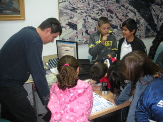 Comienzan las actividades de difusin del Archivo Municipal con la visita de alumnos del Colegio Pblico Ricardo Codornu