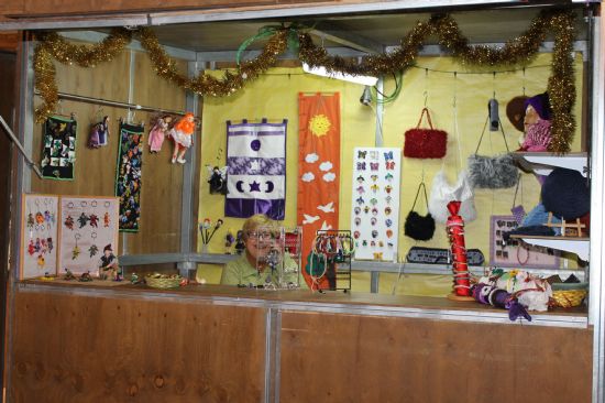 El Mercadillo de Productos Artesanos ya ha abierto y estar toda la Navidad en el atrio de San Lzaro 
