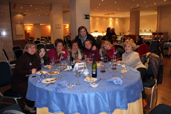 Cuarenta mujeres de la localidad viajan a Granada en el ltimo acto de la programacin conmemorativa del Da de la Mujer