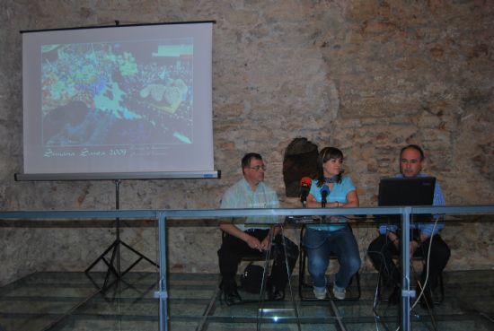 El Ayuntamiento junto con la Junta de Cofradas presenta material fotogrfico con imgenes de la Semana Santa 2009