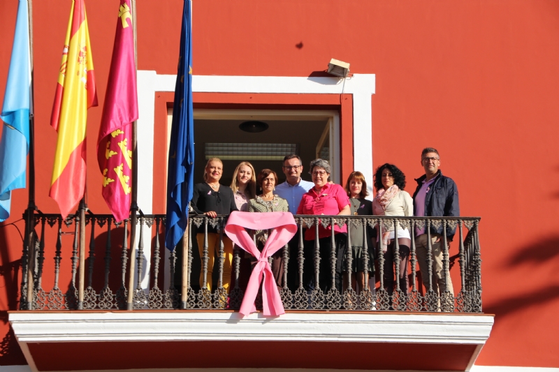 El Ayuntamiento de Alhama se suma al Da Mundial contra el Cncer de Mama