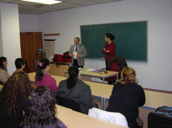 El Ayuntamiento de Alhama de Murcia, a travs de la Concejala de Empleo y Desarrollo Local, organiza un curso de  Ingles  Turstico