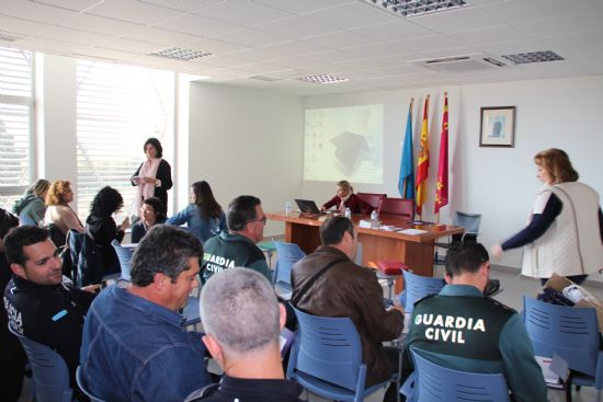 Polica Local y Guardia Civil asisten a las Jornadas informativas sobre violencia de gnero 