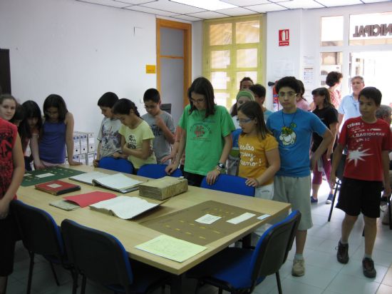 Los alumnos y alumnas de 6 curso del Colegio Pblico Antonio Machado visitan el Archivo Municipal