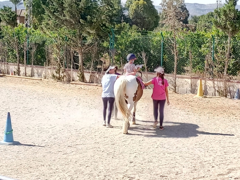 Terapia con caballos para estimular el desarrollo infantil